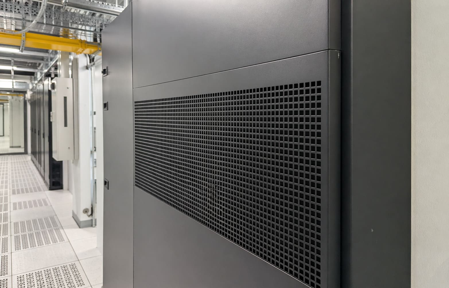 Server Room Precision Cooling Unit Installation in Enterprise Data Room – Illustrative Image